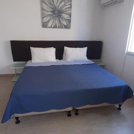 P L Panagiotis Apartment Lárnaka Eksteriør bilde